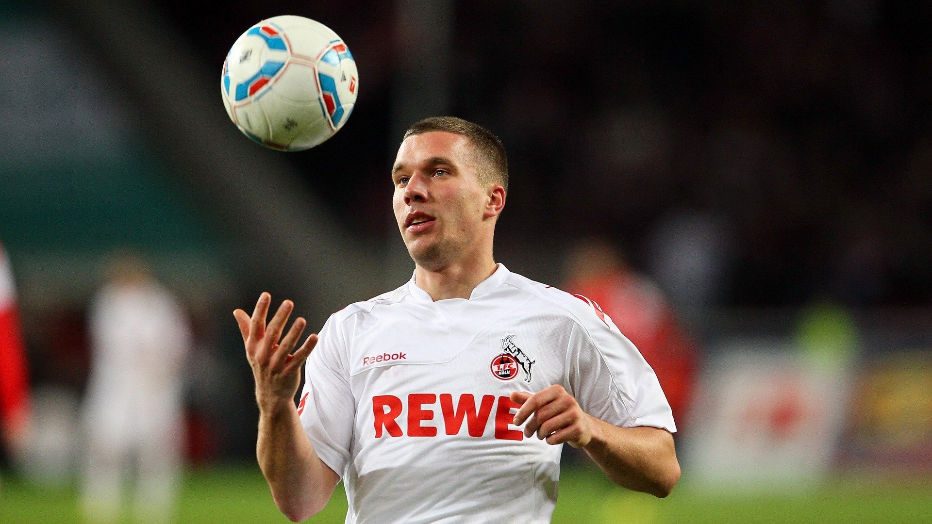 艾比·德尔福：南非队防守的中坚力量，以高效的拦截减少失球，比尔和艾德